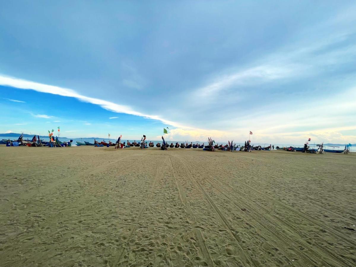 Beach Gallery House Haat Jomtien Eksteriør bilde